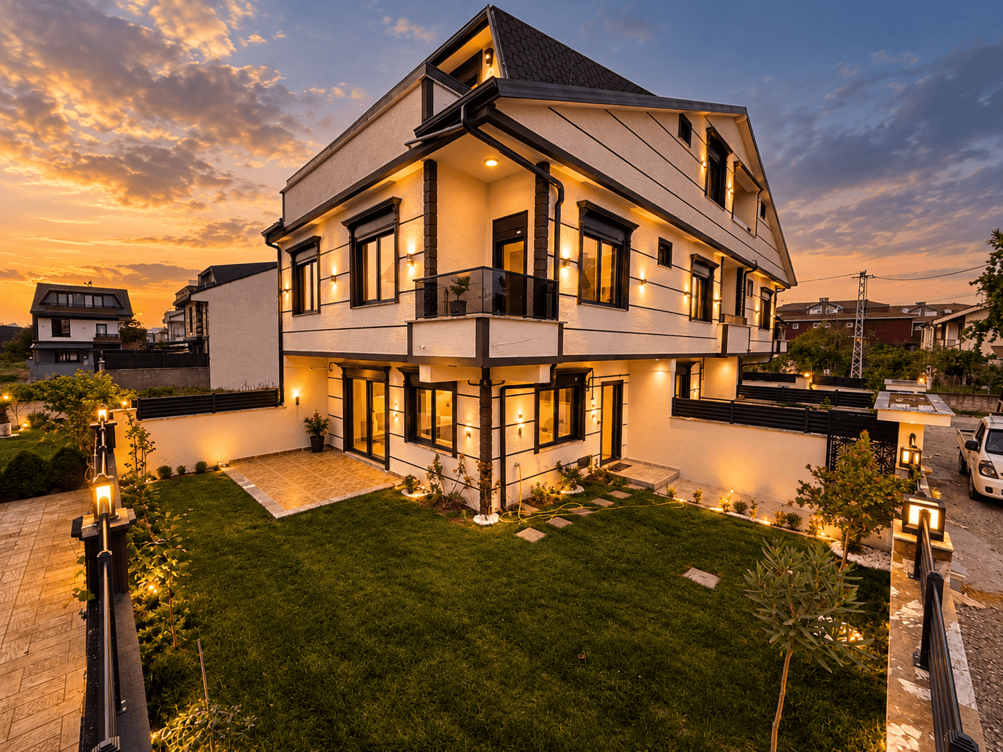 Çok Geniş Bahçeli, Panjurlu 4+1 Lüks Satılık Villa