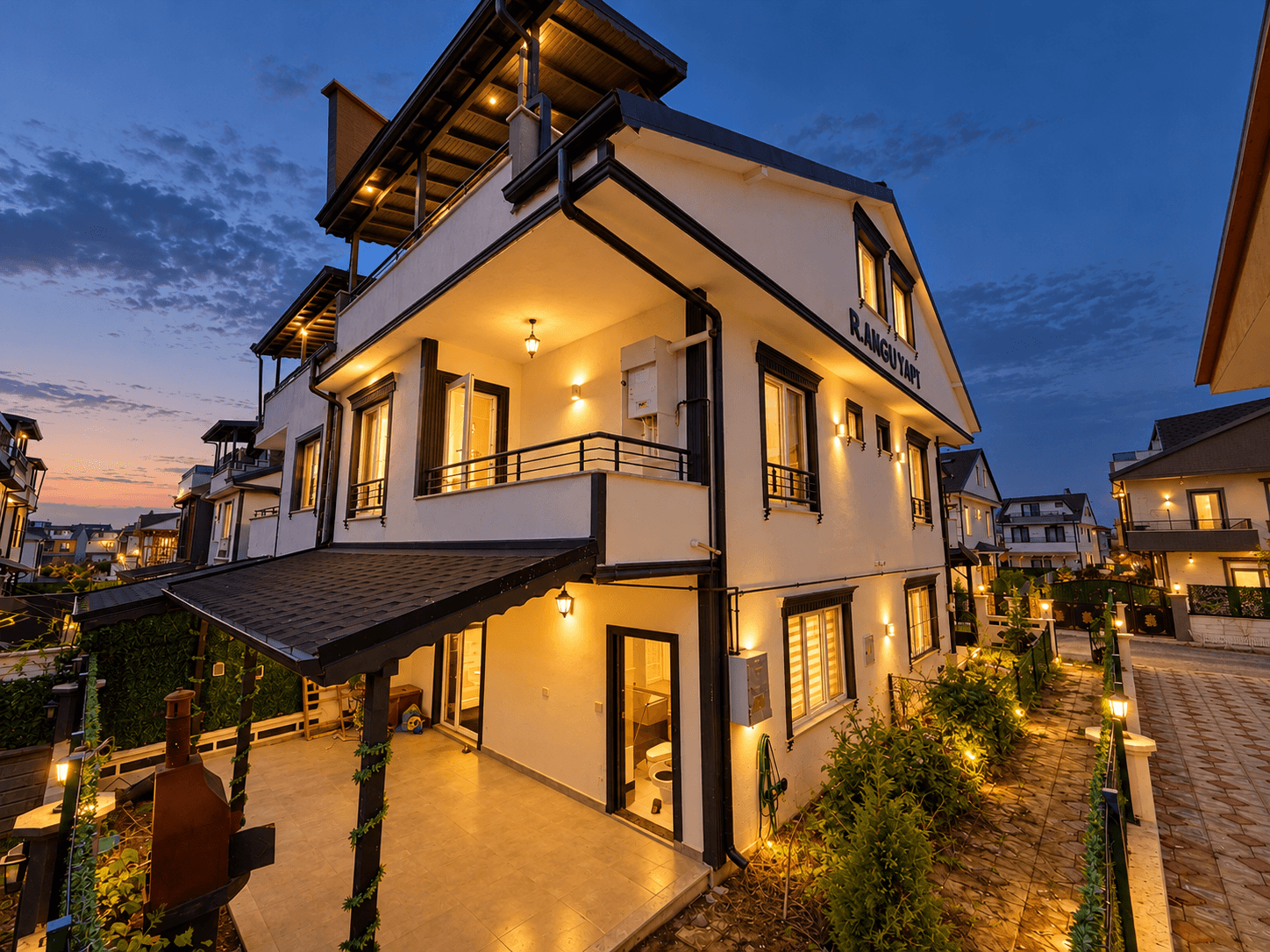 Kocaali Alandere’de Eşyalı, Oturuma Hazır 3+1 Triplex Villa